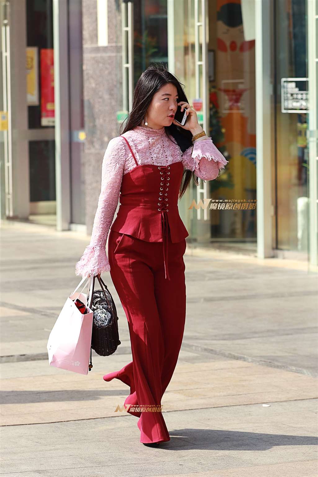 图片[1]-圆润的臀部 高雅 端庄熟女-街拍流行馆