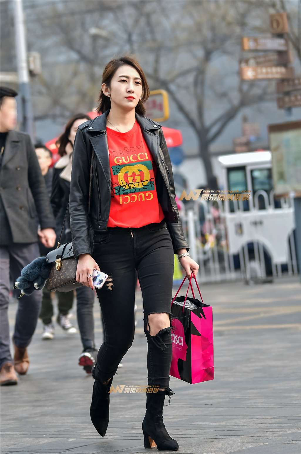 图片[1]-开春第2拍：脱掉棉衣，有点味道的美女-街拍流行馆