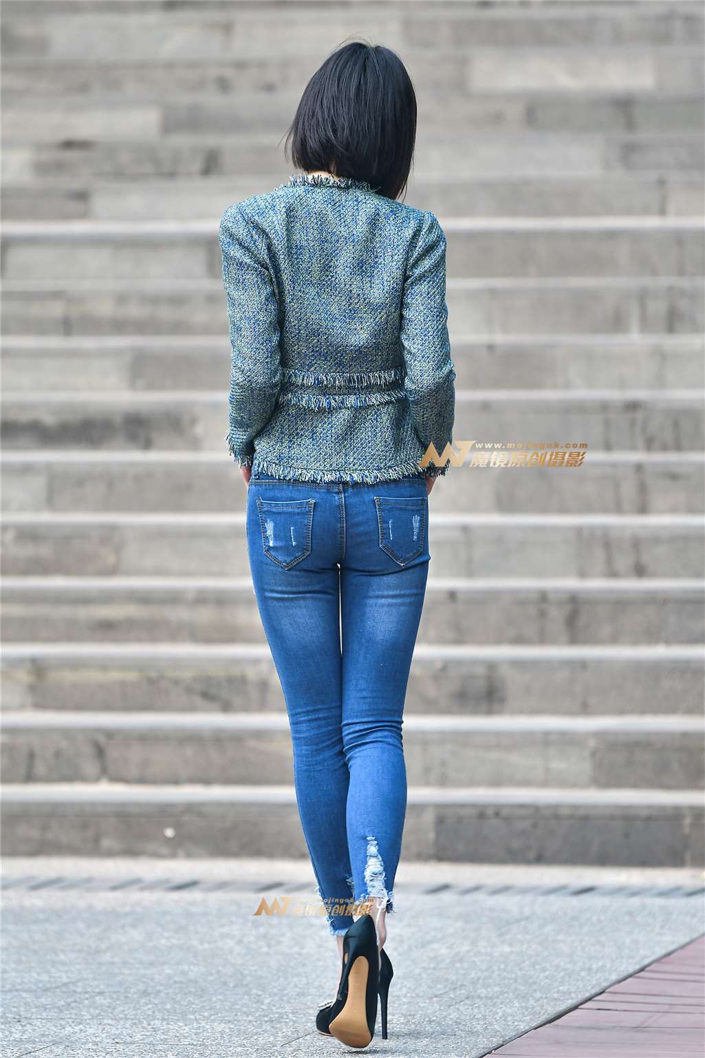 图片[1]-牛仔美女性感迷人-街拍流行馆
