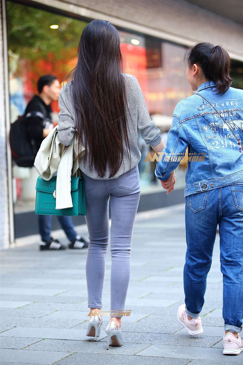 图片[2]-灰色毛衣少女-街拍流行馆