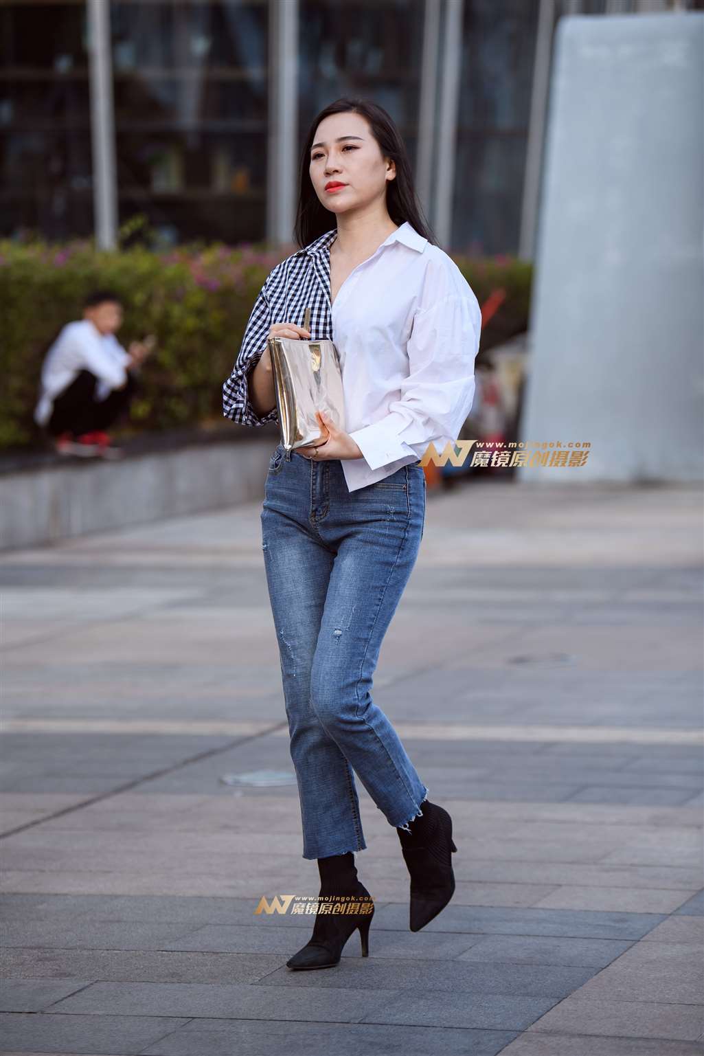 图片[1]-时尚牛仔裤高跟鞋美臀-街拍流行馆