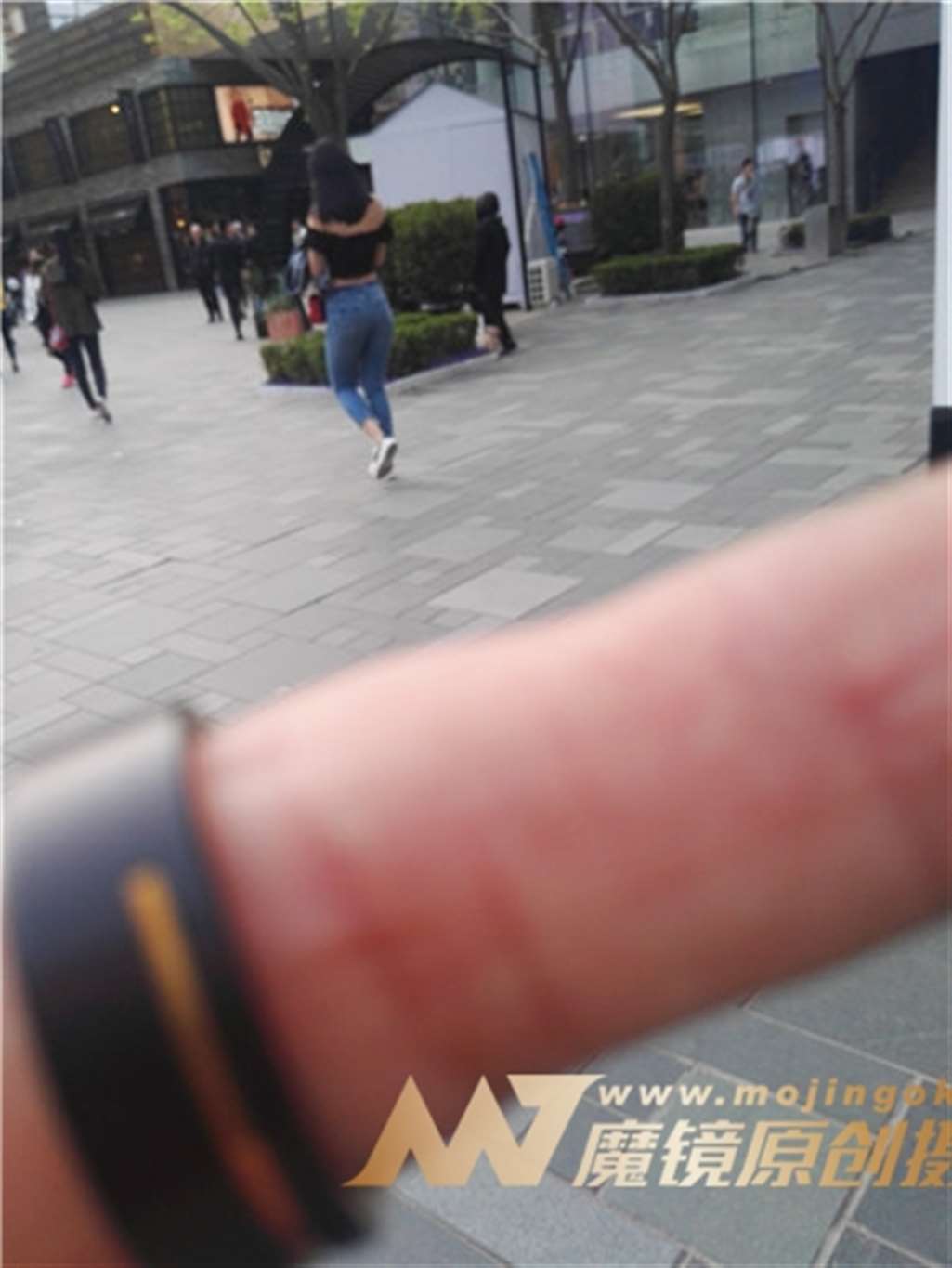 图片[3]-美胸性感美女-街拍流行馆