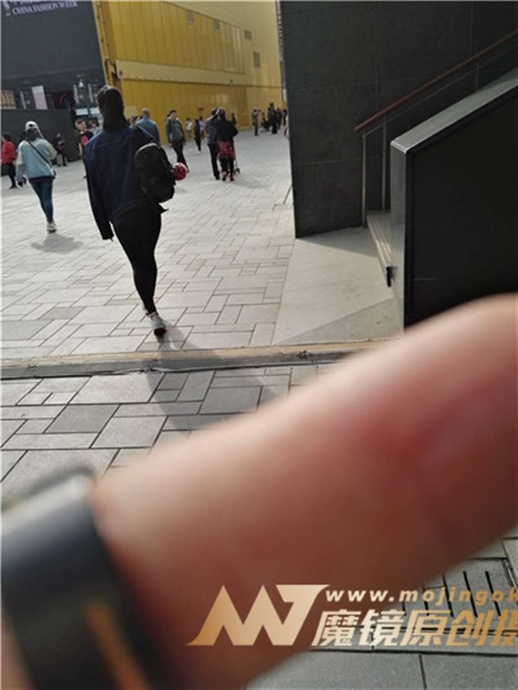 图片[3]-左手倒影赛帖：美女在去健身房的路上-街拍流行馆