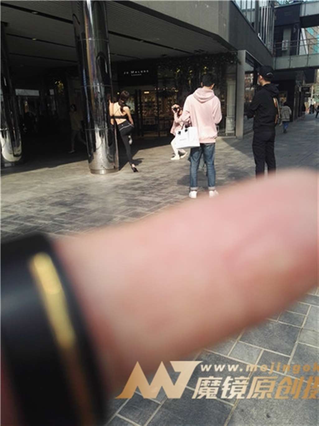 图片[3]-左手倒影赛帖：街头瑜伽裤抓拍性感美臀-街拍流行馆