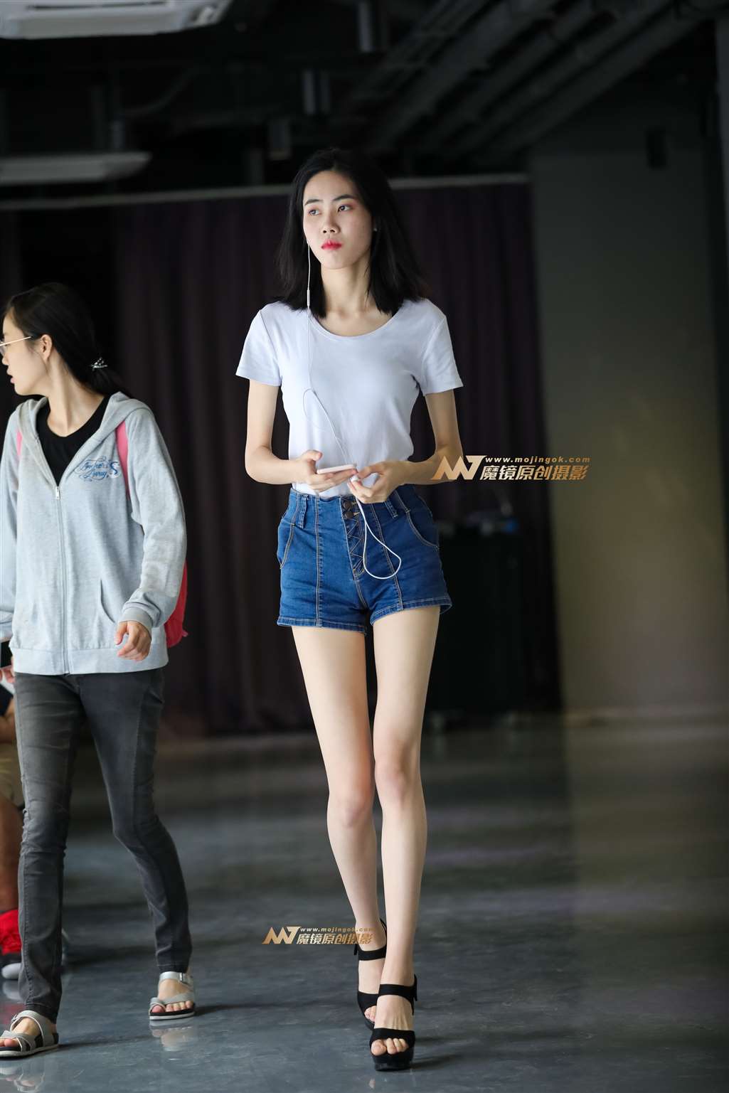 图片[1]-男人还会喜欢这样的骨感美吗-街拍流行馆