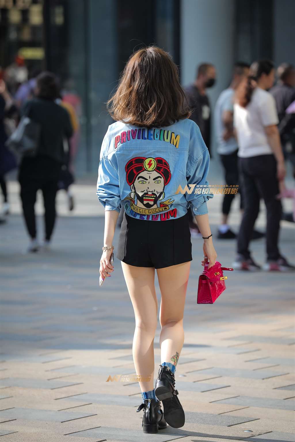 图片[2]-时髦短发美女-街拍流行馆