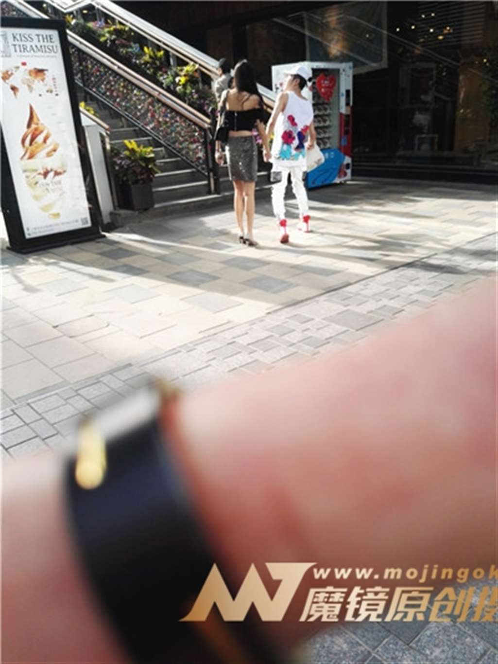 图片[3]-左手倒影赛帖：裸胸裸背性感美女-街拍流行馆
