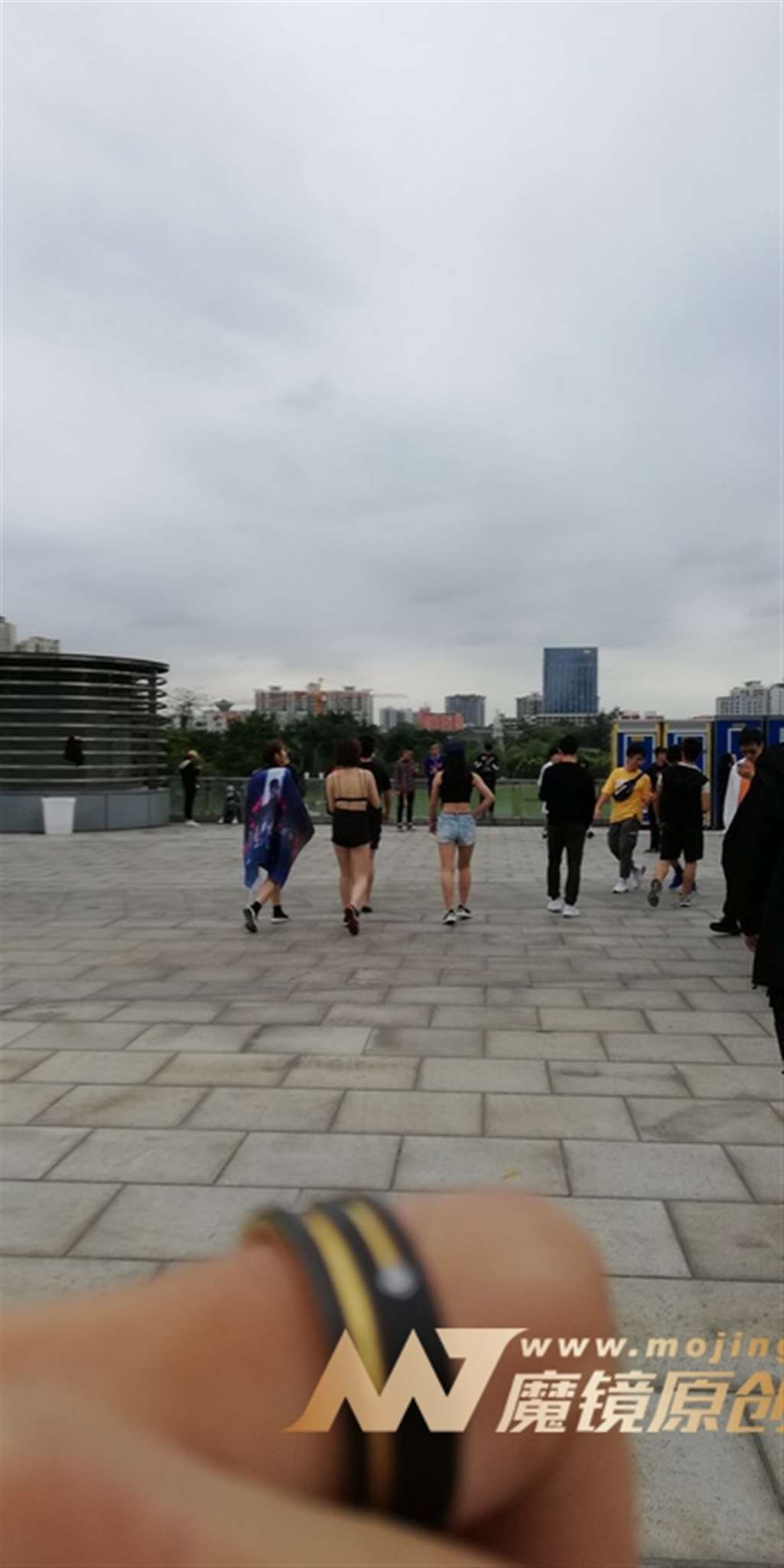 图片[3]-【视觉冲击赛帖】吊带美背 白誓肌肤 性感美人-街拍流行馆