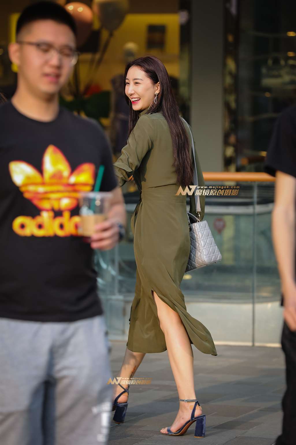 图片[2]-端庄又不失优雅的漂亮小姐姐-街拍流行馆