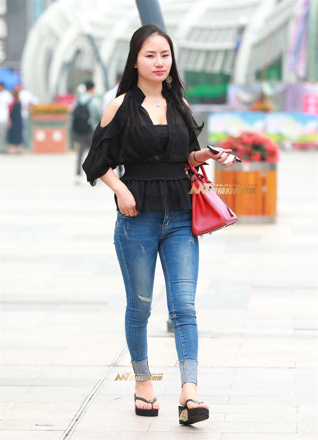 图片[1]-性感 低胸 紧牛 淑女-街拍流行馆