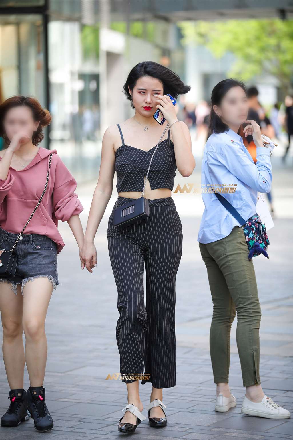 图片[1]-饱满的身材-街拍流行馆