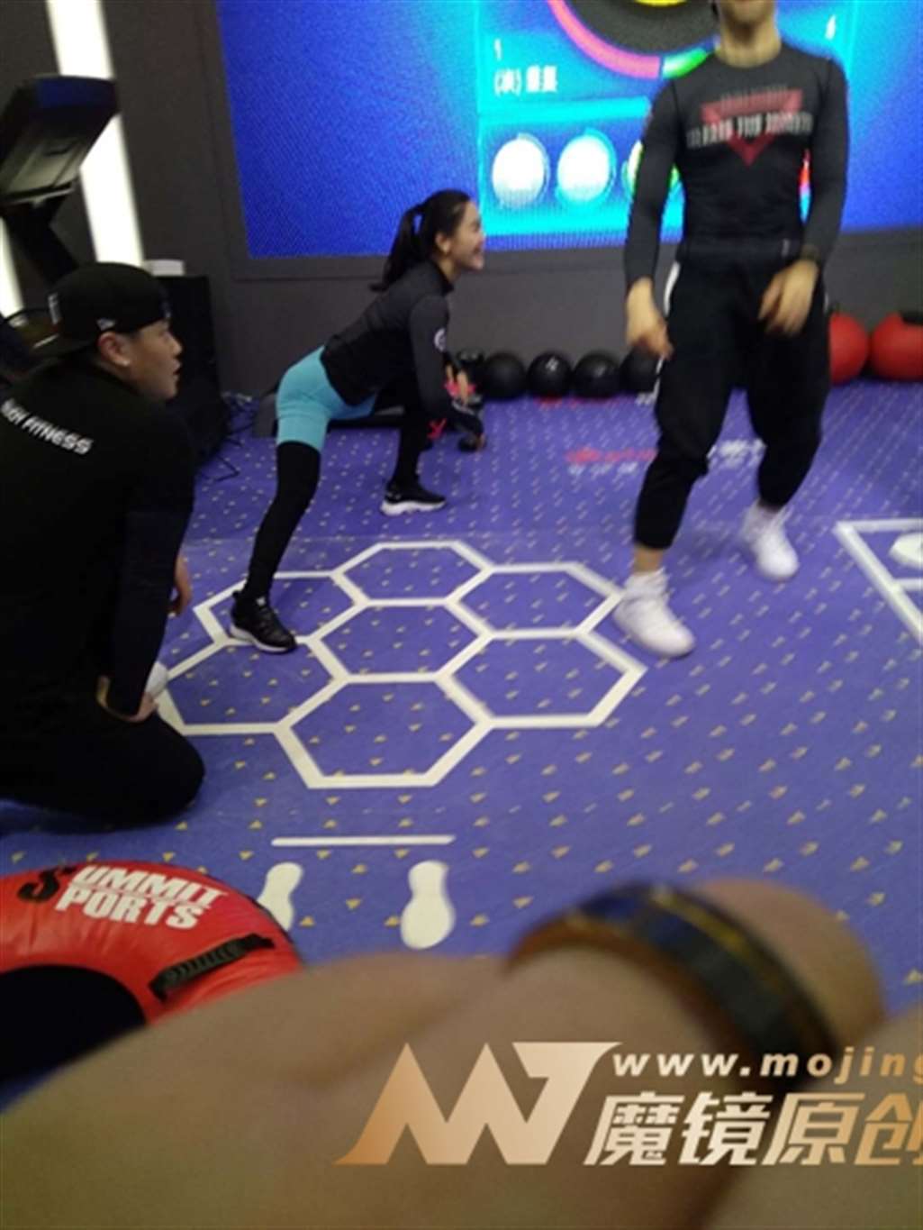 图片[3]-【咔喳赛贴】好大一个兰苹果-街拍流行馆