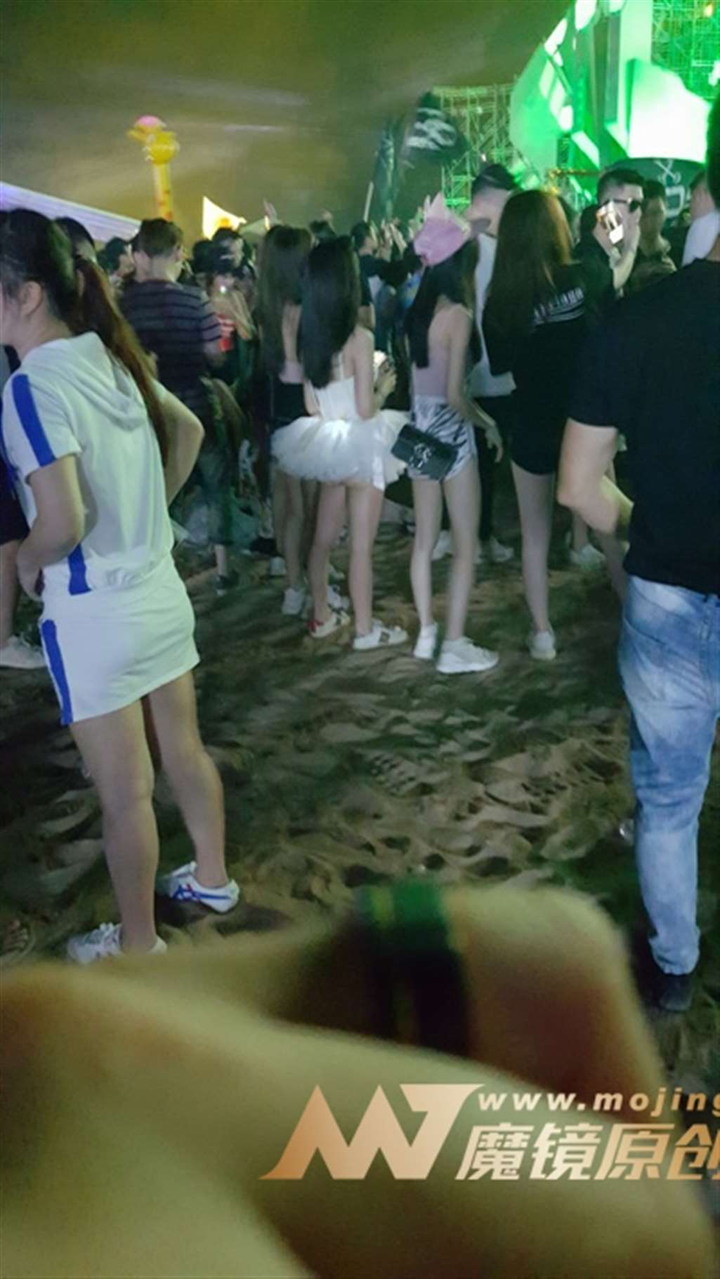 图片[3]-【视觉冲击赛帖】牛奶般的肌肤，穿着性感十足-街拍流行馆