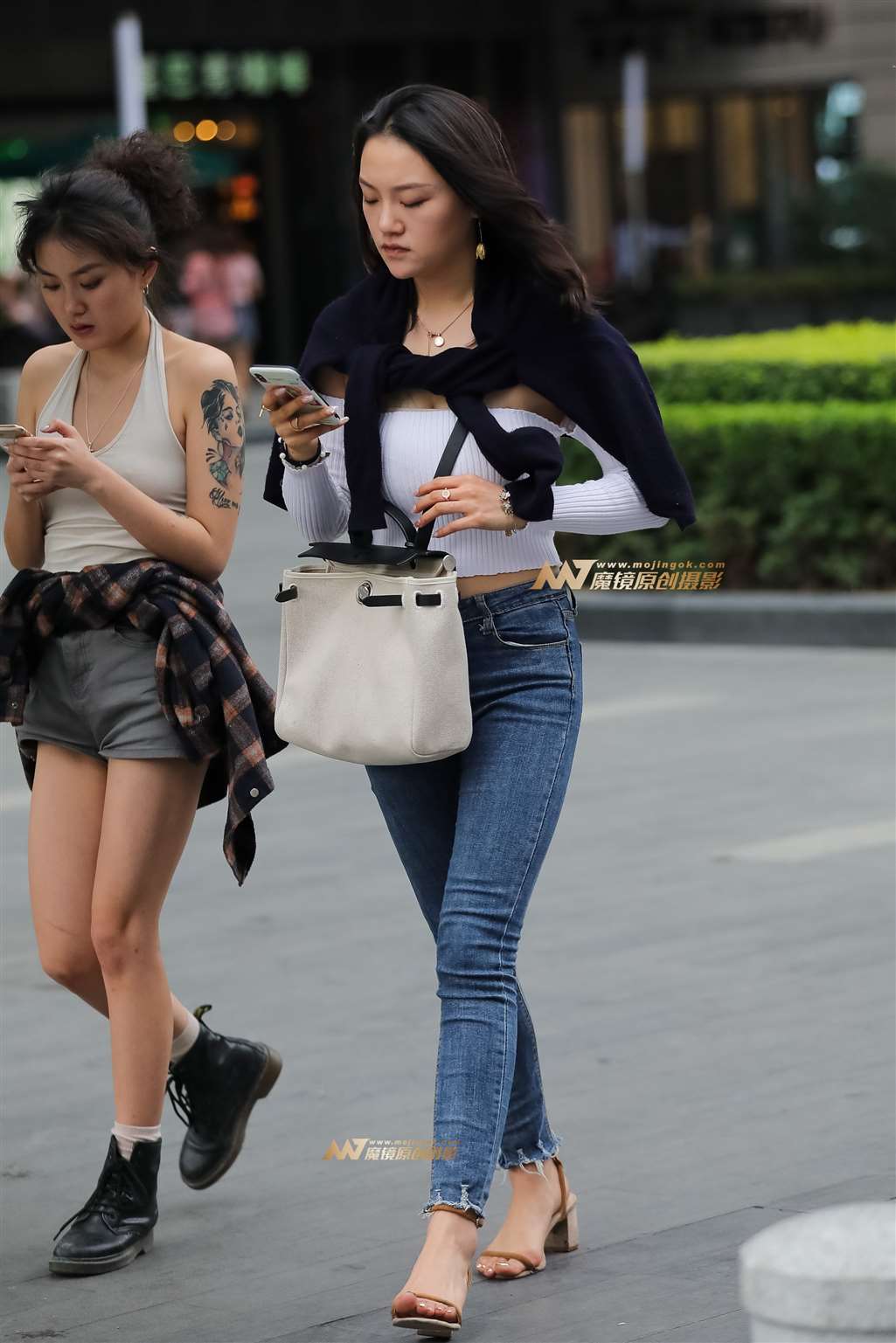 图片[3]-紧T紧牛好身材-街拍流行馆