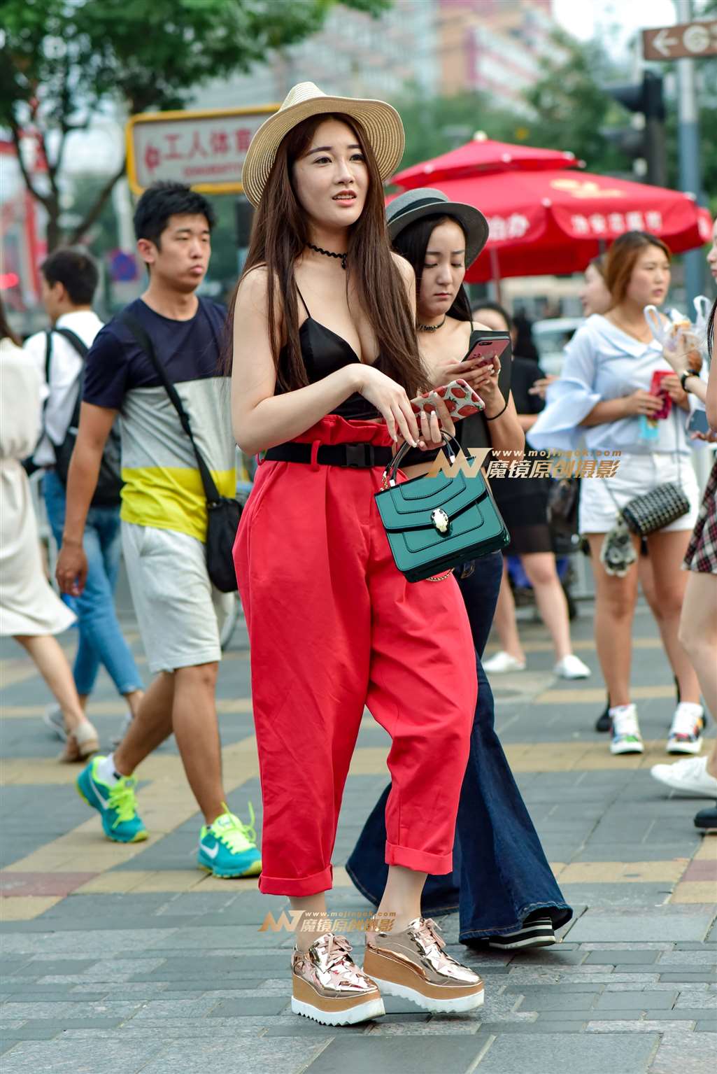 图片[3]-时尚性感姐妹花-街拍流行馆