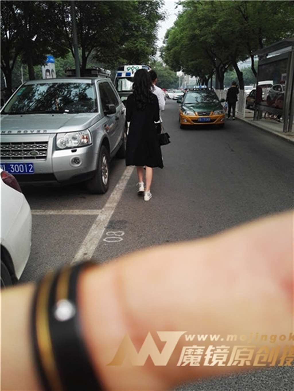 图片[3]-左手倒影赛帖：靓胸美女打车记-街拍流行馆