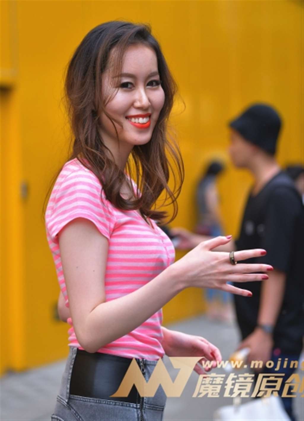 图片[3]-【红石赛帖】性感美臀裤美女-街拍流行馆