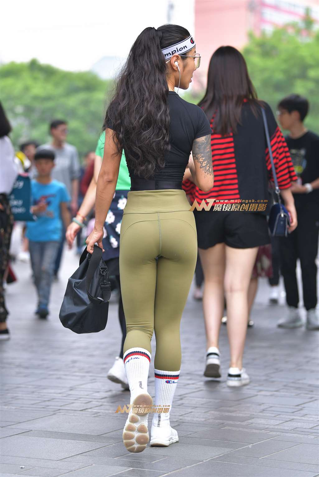 图片[2]-【红石赛帖】美女小腰好细身材超棒-街拍流行馆