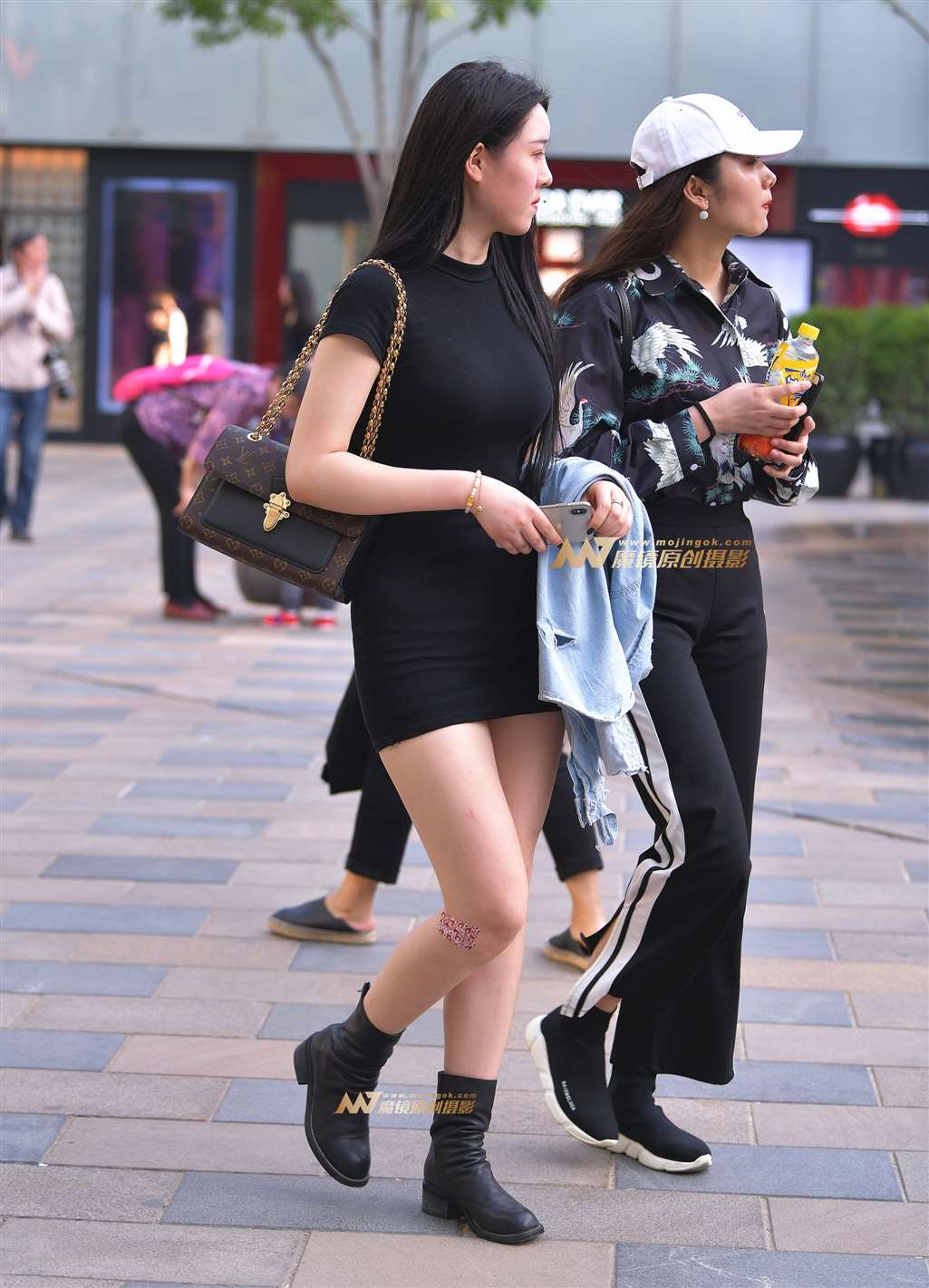 图片[5]-紧身丰满包臀-街拍流行馆