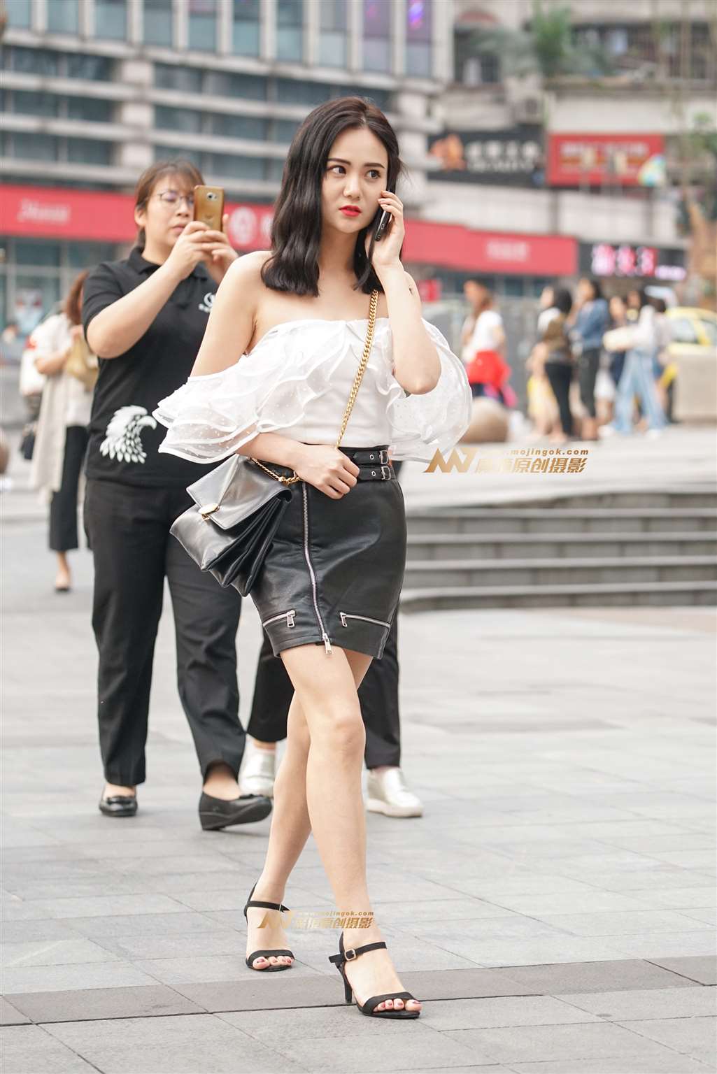 图片[1]-公主一样的女孩-街拍流行馆