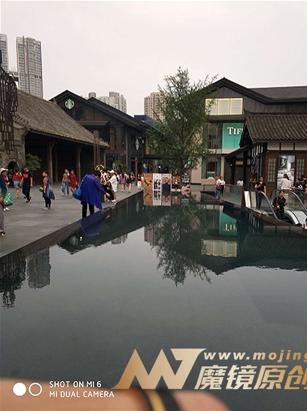 图片[3]-【久久赛帖】大长腿就是你穿拖鞋的理由-街拍流行馆