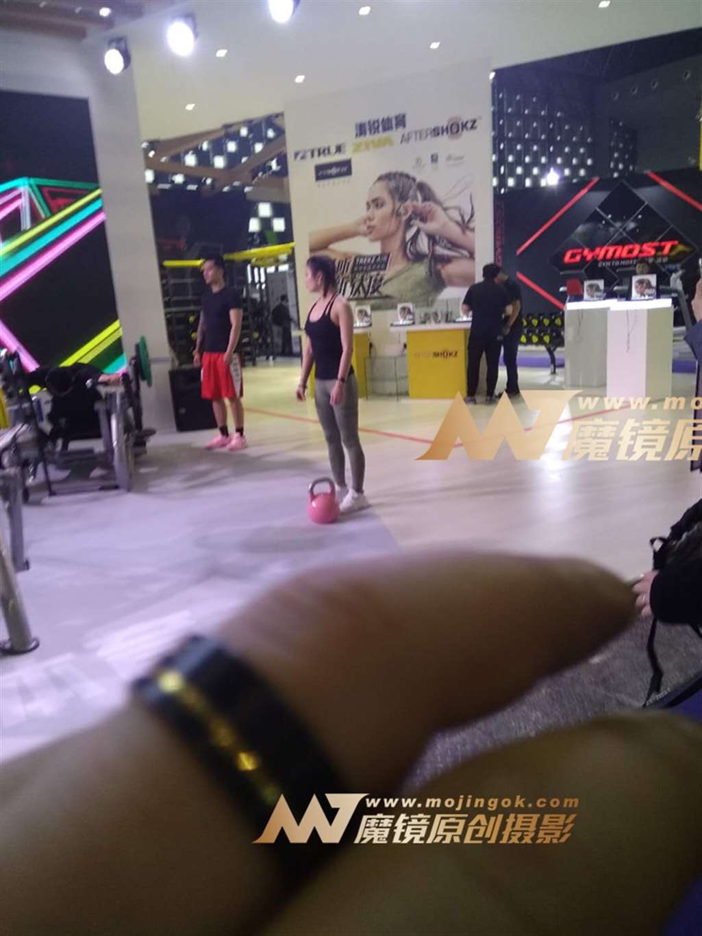 图片[2]-【咔喳赛贴】美女爱健身-街拍流行馆