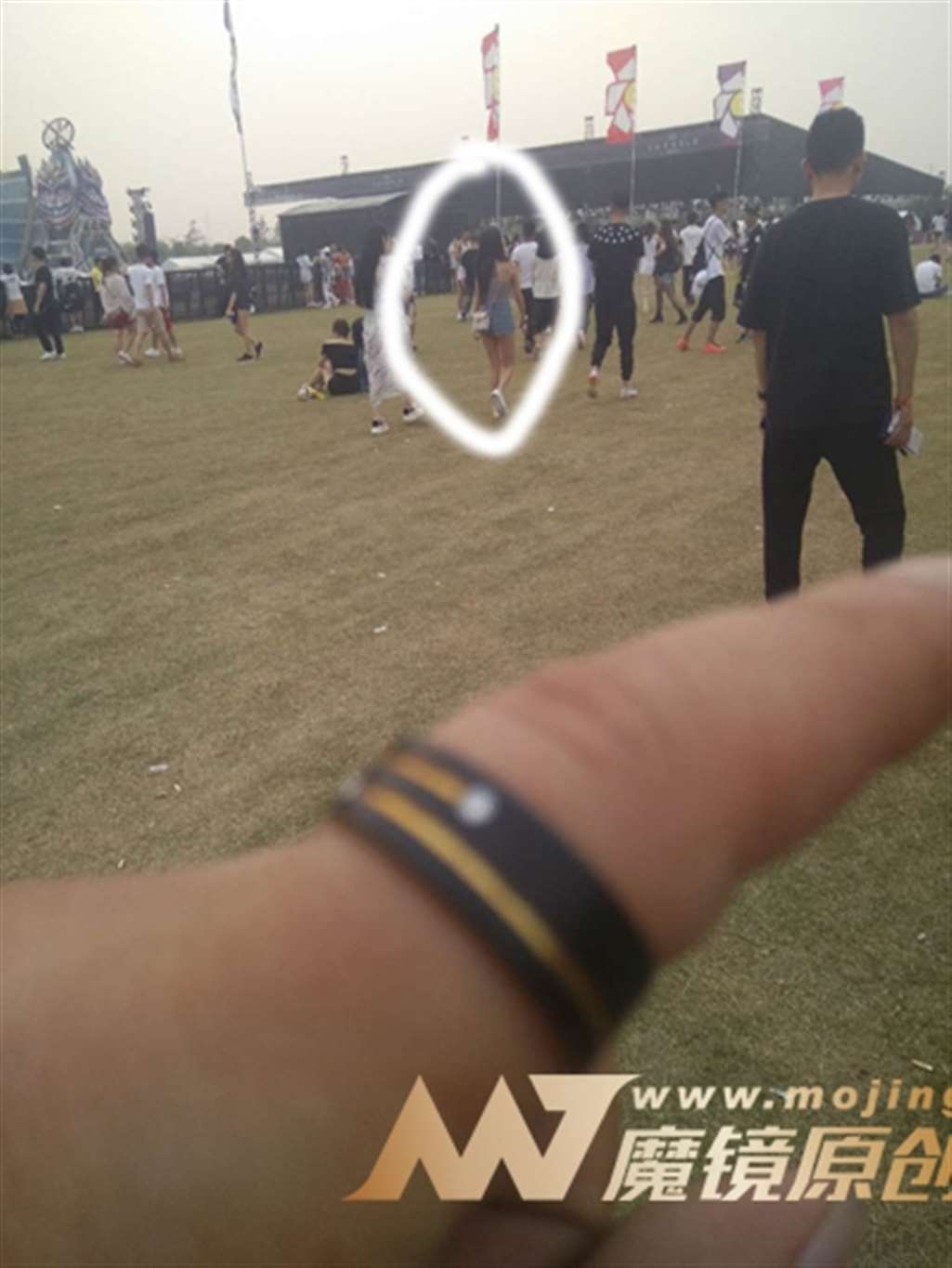 图片[3]-【咔喳赛贴】欢快的热裤-街拍流行馆