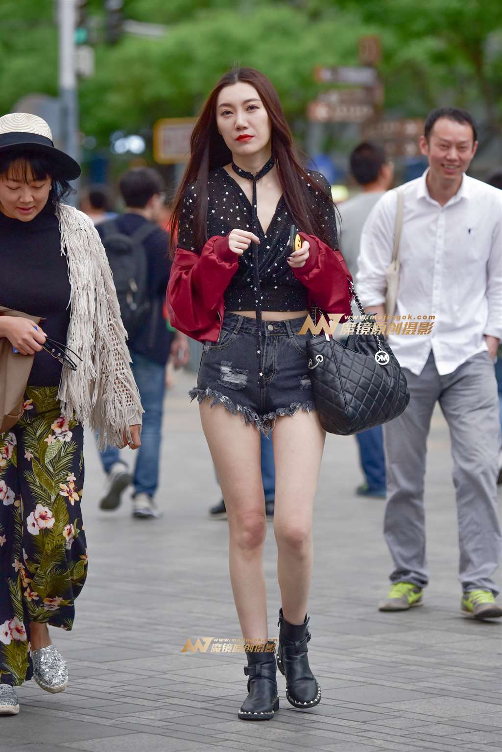 图片[5]-性感热裤美腿少妇-街拍流行馆