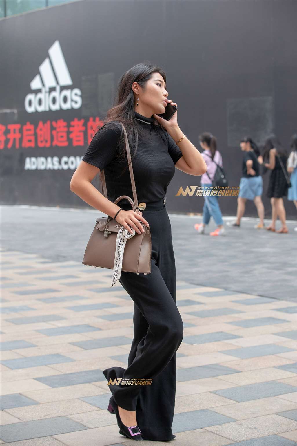 图片[4]-【街拍之魂赛帖】B37、你的胸挡住我的wifi了-街拍流行馆