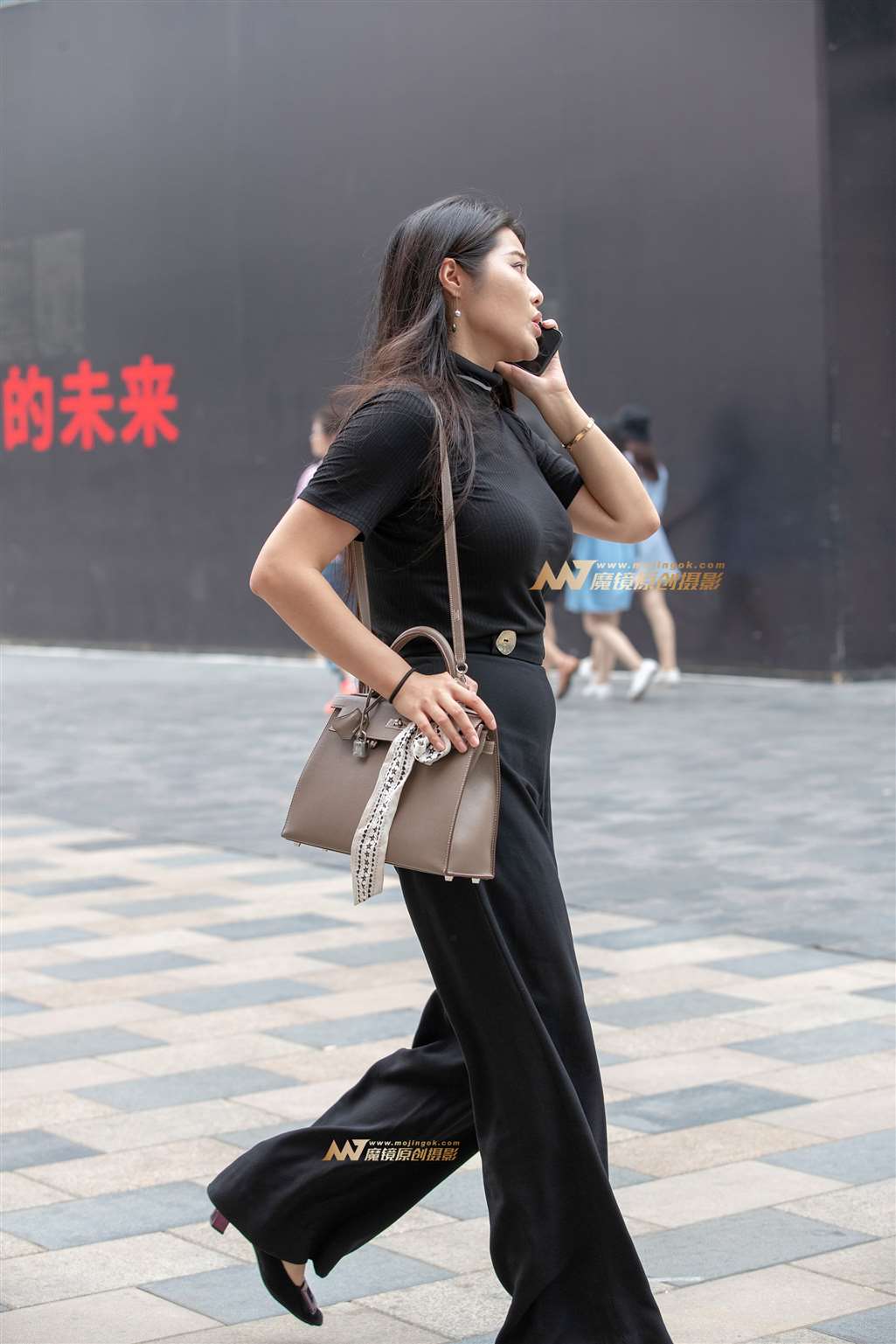 图片[5]-【街拍之魂赛帖】B37、你的胸挡住我的wifi了-街拍流行馆