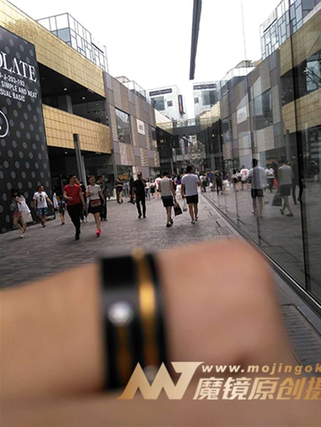 图片[3]-【街拍之魂赛帖】B37、你的胸挡住我的wifi了-街拍流行馆