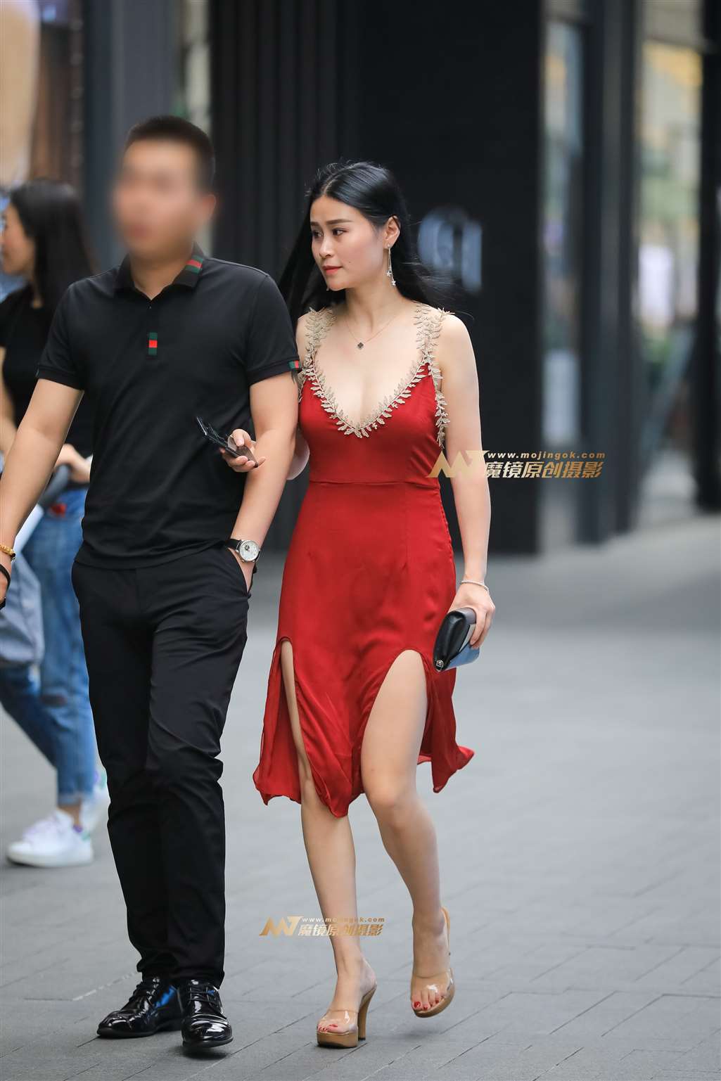 图片[5]-【凯恩赛帖】低胸养眼长裙 凸显性感女人味!-街拍流行馆