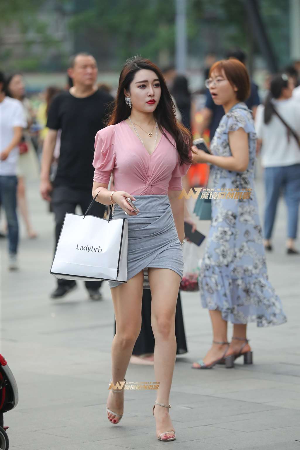 图片[4]-【凯恩赛帖】女神出没 明艳动人很性感!-街拍流行馆
