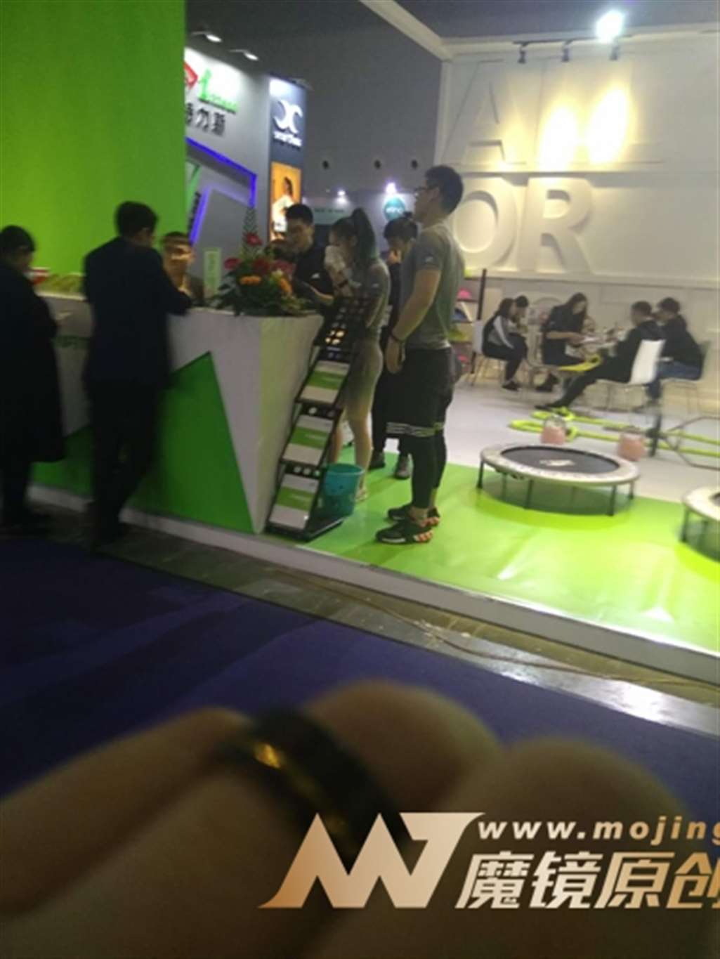 图片[3]-【咔喳赛贴】妹妹心情不错-街拍流行馆