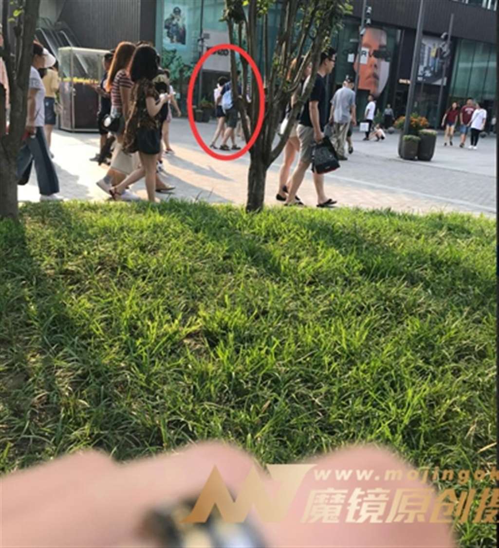 图片[2]-【一只傻麋鹿赛帖】知性美腿女人-街拍流行馆