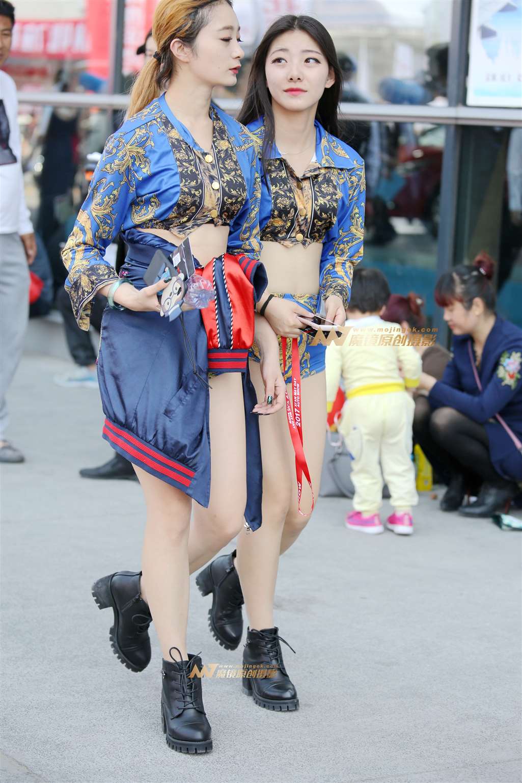 图片[2]-性感的走场舞者-街拍流行馆