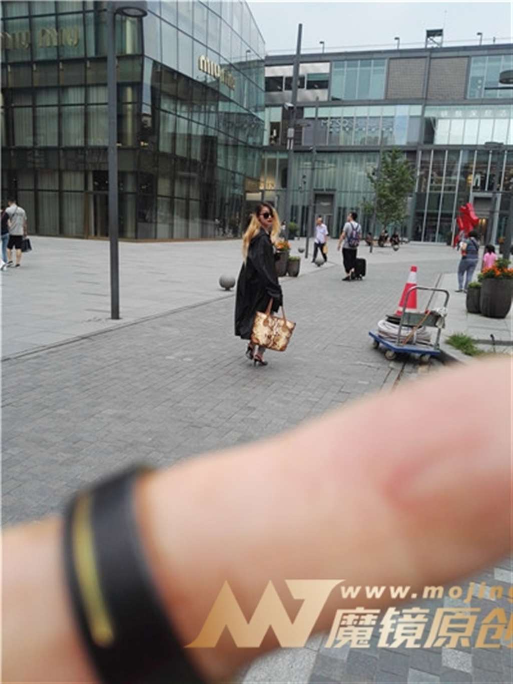 图片[3]-左手倒影赛帖：身材性感的小美女-街拍流行馆