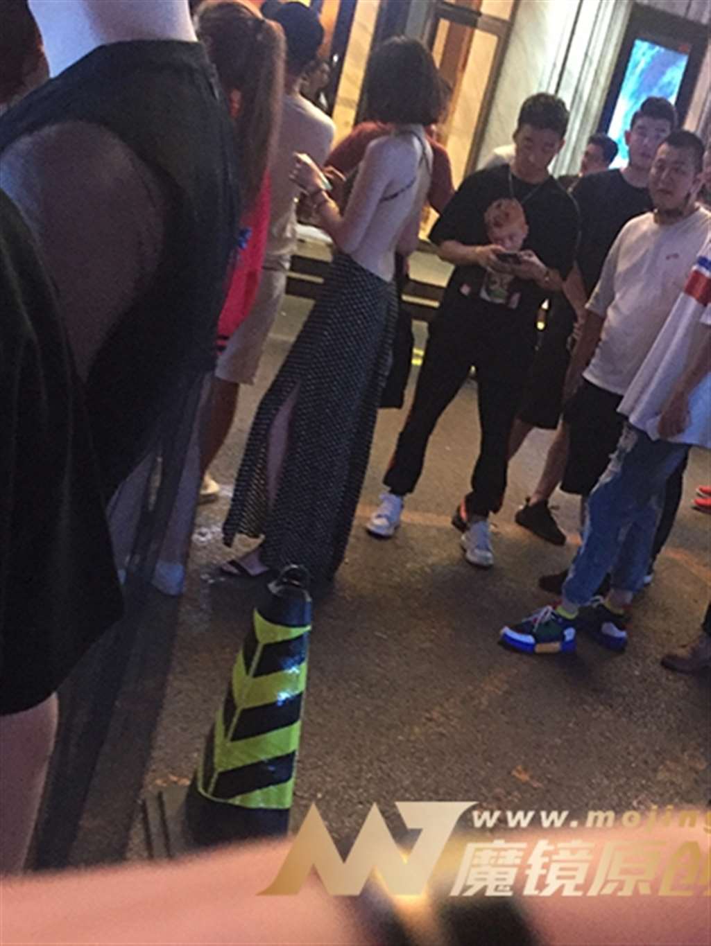 图片[3]-【红石赛帖】夜拍裸背美女-街拍流行馆