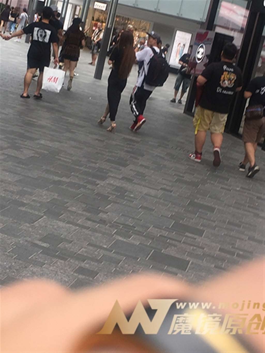 图片[3]-【红石赛帖】身材性感火爆美女-街拍流行馆