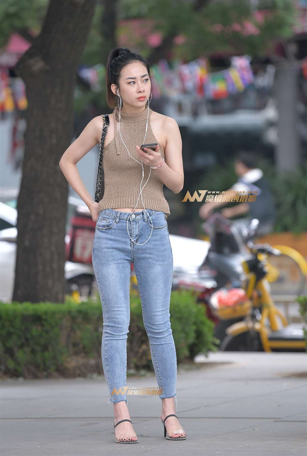 图片[4]-【红石赛帖】性感牛仔裤漂亮美女-街拍流行馆