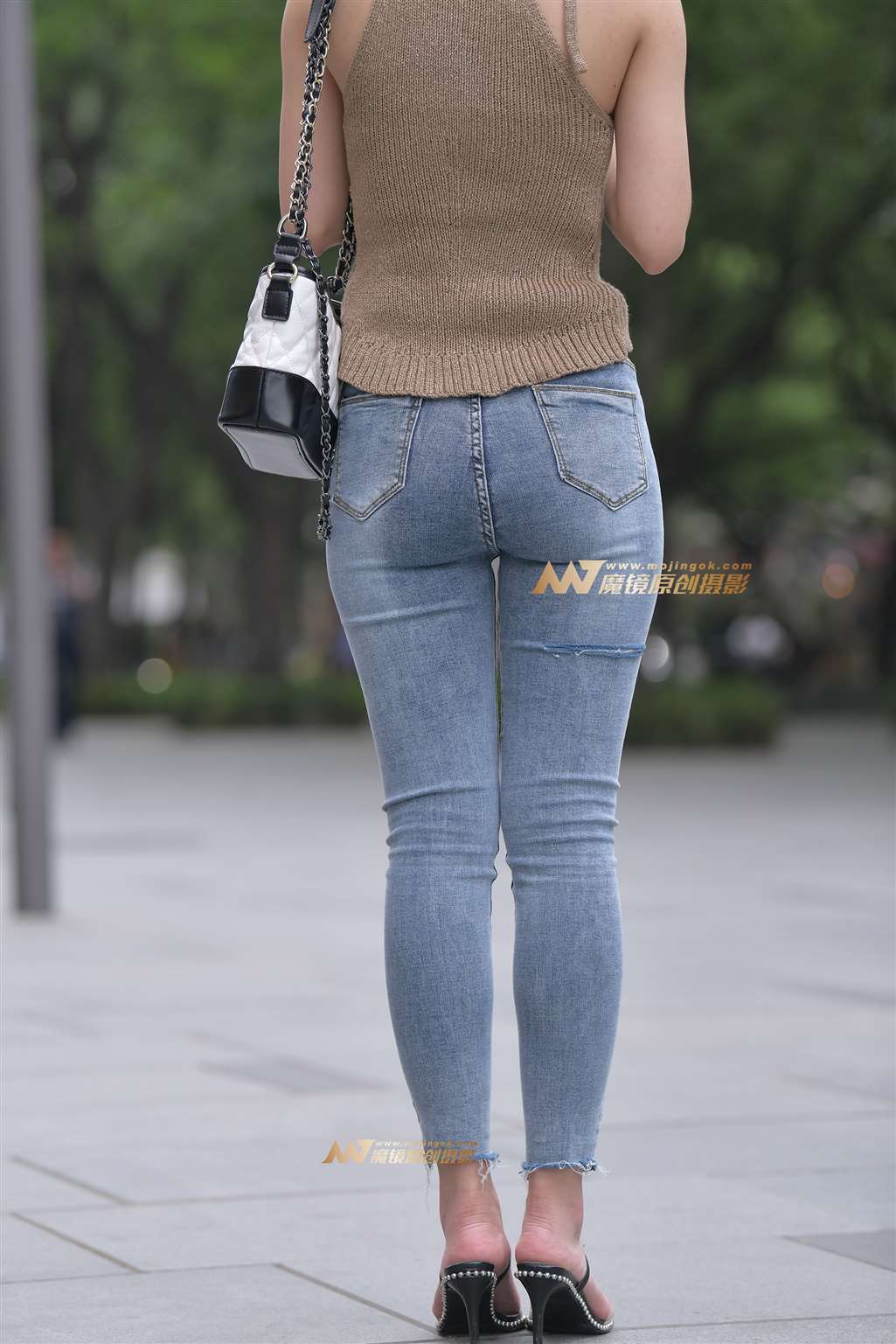 图片[2]-【红石赛帖】性感牛仔裤漂亮美女-街拍流行馆