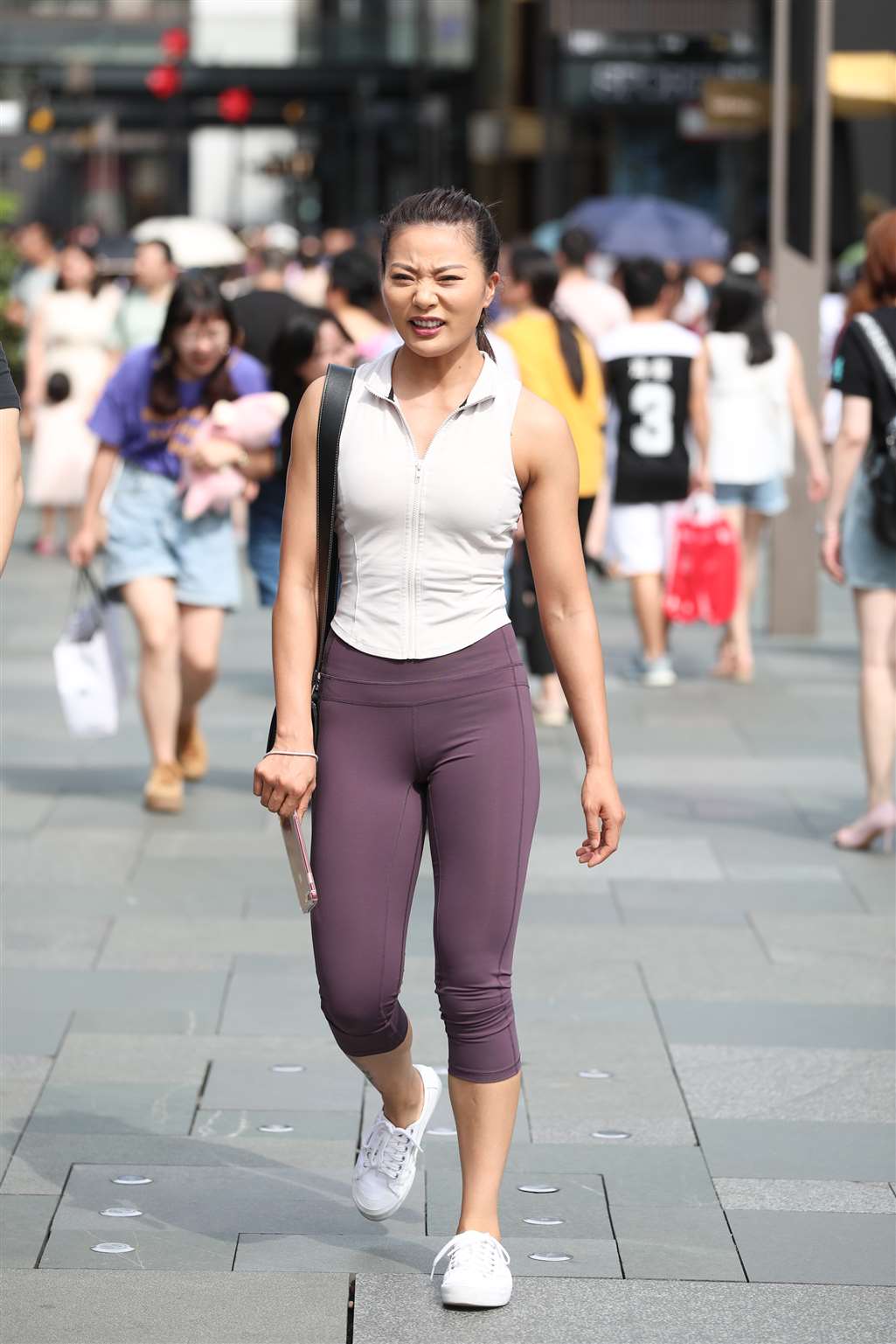 图片[5]-【辉辉赛贴-第二十二贴】健身服少妇-街拍流行馆
