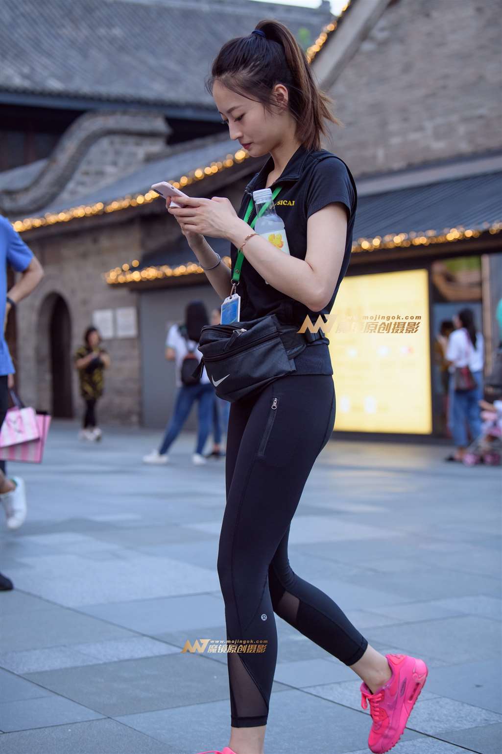图片[4]-【久久赛帖】运动装美女修身显气质-街拍流行馆