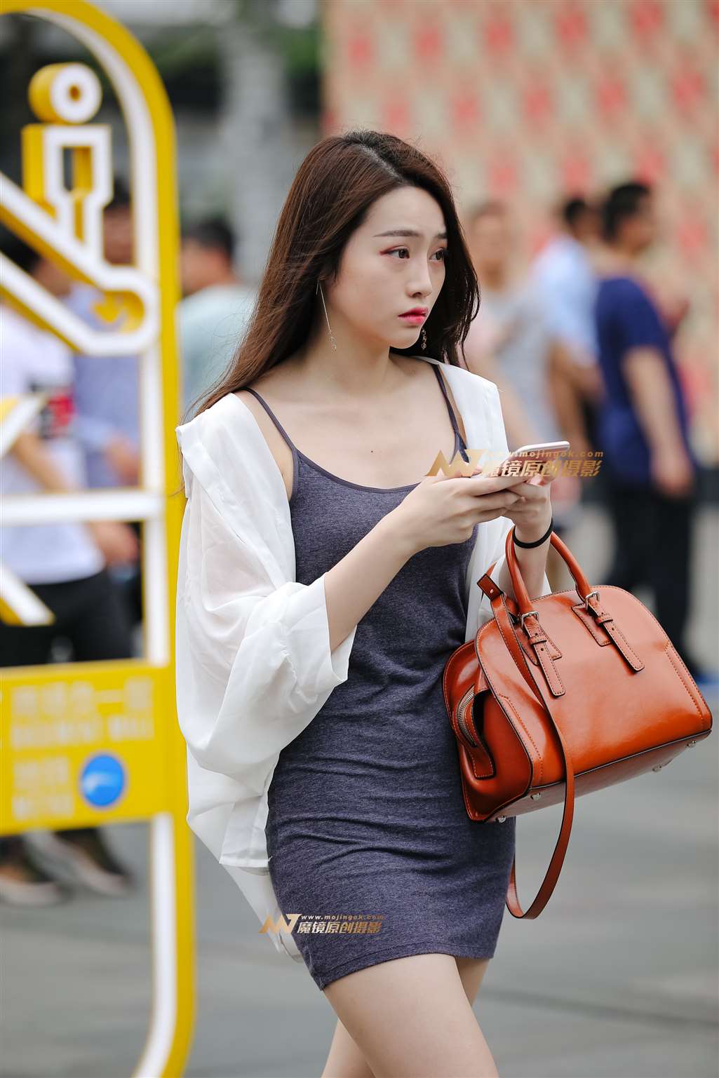 图片[1]-【凯恩赛帖】浓眉大眼 水灵贤惠-街拍流行馆