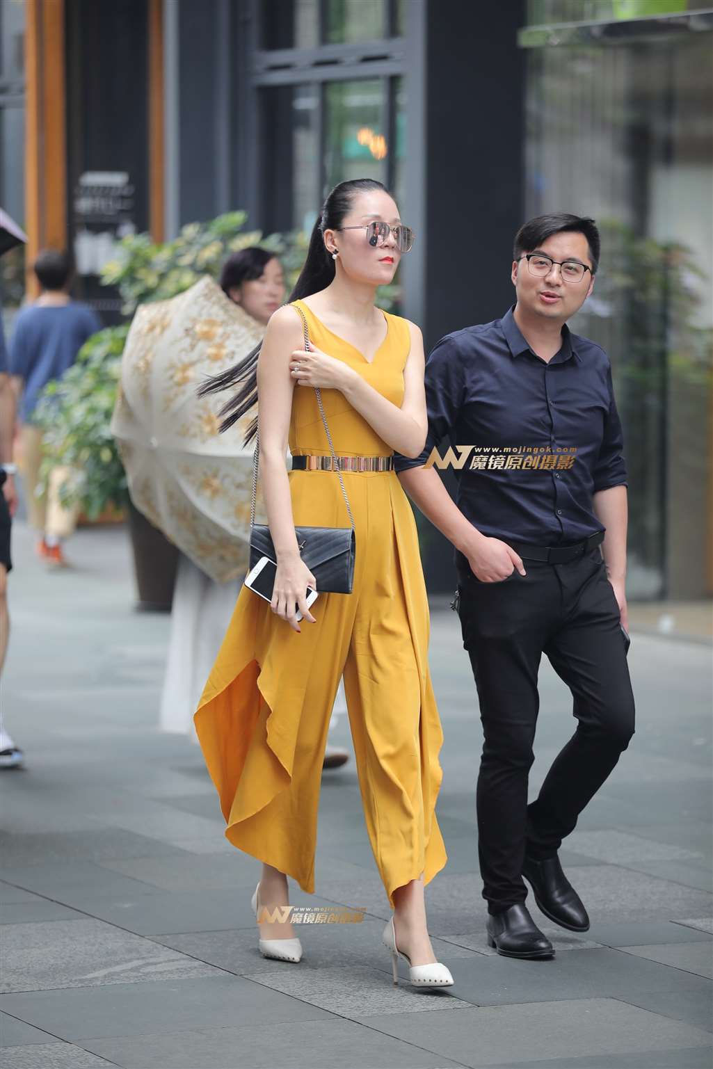 图片[4]-气质少妇-街拍流行馆