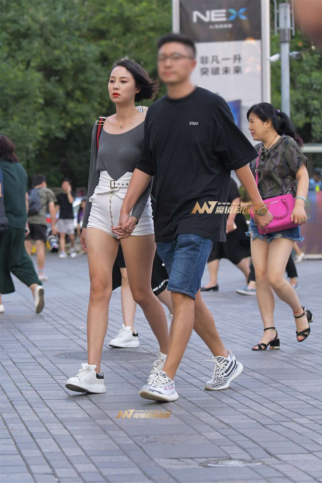 图片[4]-【红石赛帖】性感热裤少妇-街拍流行馆