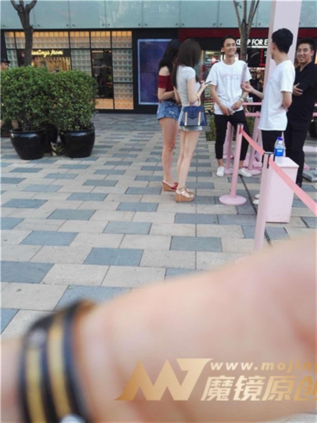图片[3]-左手倒影赛帖：时尚性感闺蜜姐俩真好-街拍流行馆
