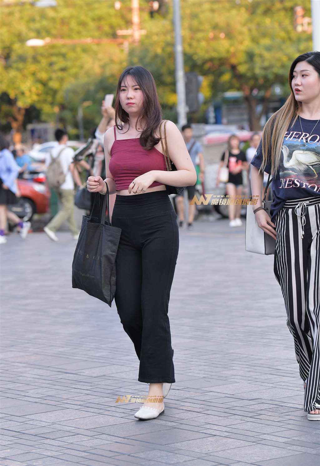 图片[4]-【街拍之魂赛帖】B98、傍晚邂逅紧身黑裤美女-街拍流行馆