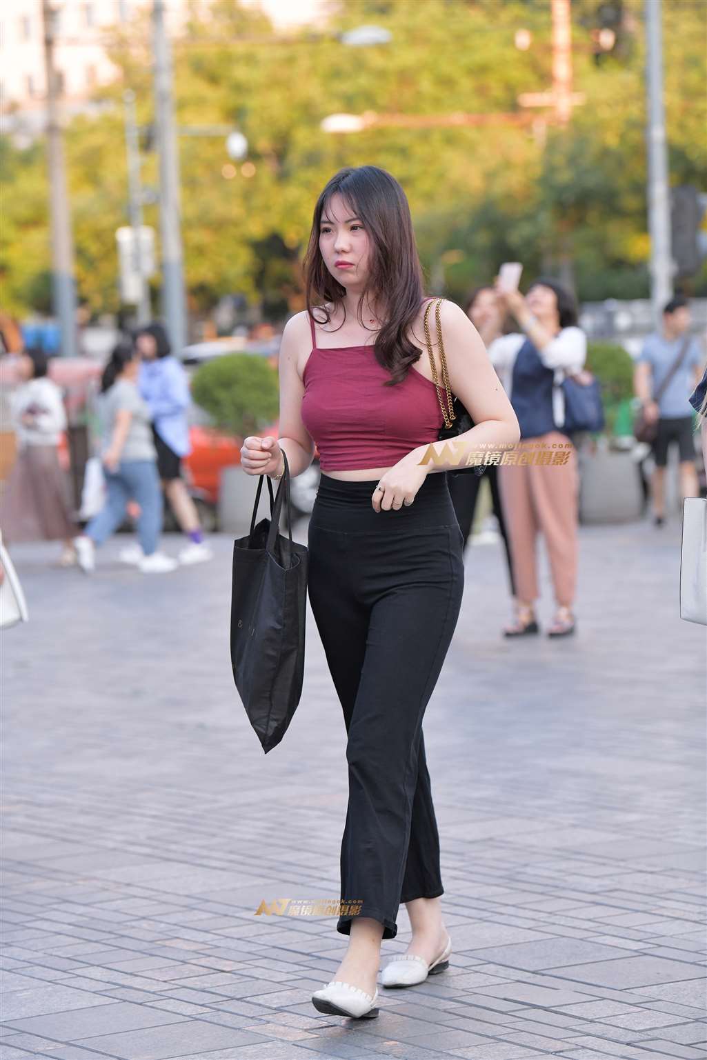 图片[5]-【街拍之魂赛帖】B98、傍晚邂逅紧身黑裤美女-街拍流行馆