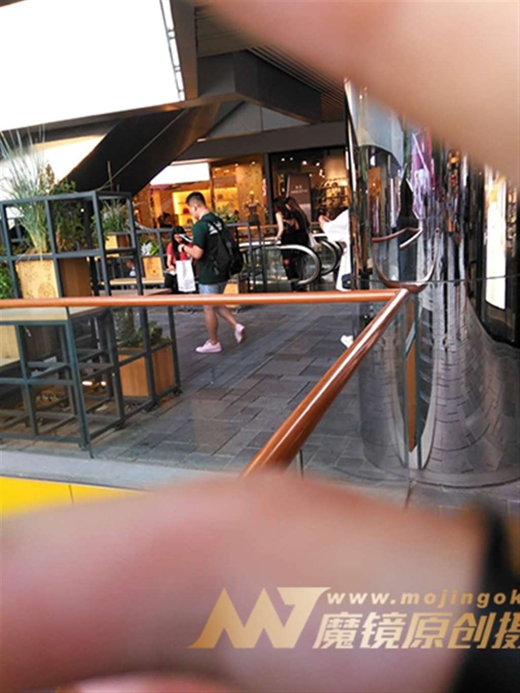 图片[3]-【街拍之魂赛帖】B98、傍晚邂逅紧身黑裤美女-街拍流行馆